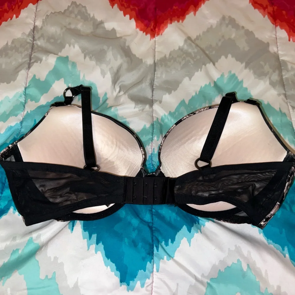 Victoria’s Secret Very Sexy Push-Up Bra - Picture 4 of 5